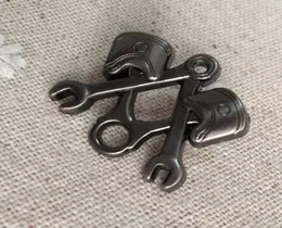 10pcs MA Ferramentas Hat Chap Jacket Pin Pin Pistão Chave de Níquel Antique Níquel Factory fábrica 3D Pins 46 BRoche Pins46770846568968