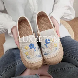 Casual Shoes Spring And Autumn Women's Embroidered Flat Heel Shallow Mouth Literary Ethnic Style Leisure Lightweight