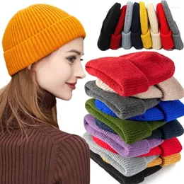 BERETS Cupola a maglia a maglia Pullover Pullover Calcio di cotone morbido semplice 2024 Fashion Hip Hop Skullies Cappello da uomo Autunno Inverno Autunno BEADI CALDO