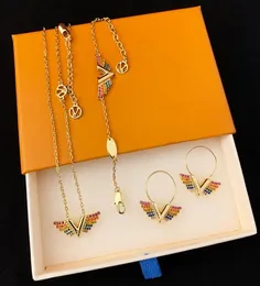 Schmuck Sets Lady Frauen Messing mehrfarbig Kristall Essentials V California Dreaming Wings Vshaped 18K Gold Halskette Armband Ohrrand1625532