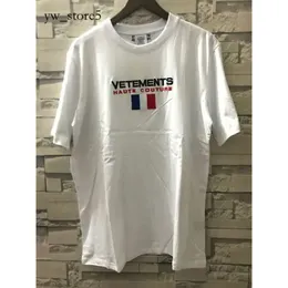 디자이너 Fashoin Luxury Streetwear Vetement 대형 Vetements 짧은 슬리브 티 빅 태그 패치 VTM Tshirts 자수 검은 흰색 빨간 베스트 멘트 T 셔츠 FBC0