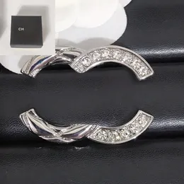 Nuovi stili designer marchio Brand Brand Design Letter Gioielli 18K Oro Oro Brilla di cristallo Placted sposare uomini abiti da regalo da donna Accessori per la moda con scatola con scatola