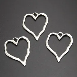25pcs Silver Color 37x29mm Hollow Heart Charms Love Ciondolo per gioielli in lega in metallo fatto a mano fai -da -te che producono accessori 240507