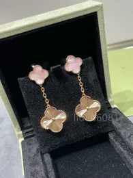 Różowa matka Pearl Kolczyki projektant Medium Kolczyki damskie TOP V-GOLD 18K COURNICNINGS COURNICJI SELICZNE KOKŁOTY NOWOŚCI KOLUNKI CLOBERY Lekkie luksusowe kolczyki