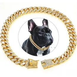 Dog Chain Diamond Cuban Collar Walking Metal With Design Secure Buckle Pet Cat smycken Tillbehör 240428