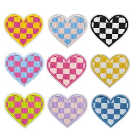 Heart Shaped Iron on Patches Cute Colorful Plaid Embroidered Sew on Love Applique Patch for Clothing T-Shirt Backpack Repair Decoration Handicrafts