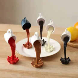 Tazza di caffè galleggiante tazza scultura decorazione cucina per cucina versato a versare splash tazza di caffè liquido scultura arte decorazione per la casa 240429