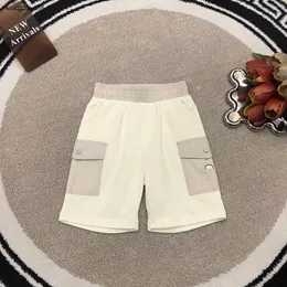 Neue Baby-Shorts-Nebenpocket-Dekoration Kinder Unterkleidungsgröße 100-150 cm Kinder Designer Kleidung Sommer Mädchen Jungen Hosen 24may