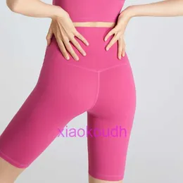 LUL Designer Bekväm kvinnor Sportscykling Yoga Pants ShortsFitness Suit For Women High midja Peach Five Piece Set Naken Seamless Shorts Back
