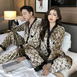 Kadın pijama seti kadife pijamalar ay baskı sıradan ev erkek elbise lüks çift pijama kadınlar 240508