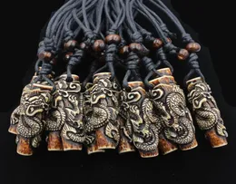 Viele ganze 12 -pcs coole Jungen Männer039s Simulation Knochenschnitzer Totem Drache Anhänger Holzperlen Amulett Anhänger Halskette Lucky Gif7946864