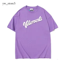 디자이너 Fashoin Luxury Streetwear Vetement 오버 사이즈 Vetements 짧은 슬리브 티 빅 태그 패치 VTM Tshirts 자수 검은 흰색 빨간 베스트 멘트 T 셔츠 3DA6