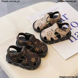 Sandals 2024 Designer Born Baby Boys Fashion Summer Infant Kids Soft Crib Shoes Toddler Girls Anti Slip