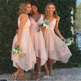 Asymmetrisk hög låg boho rosa prom party klänningar mörk marin v hals korta brudtärna klänningar bohemiska spetsar bröllop gästklänningar parti 319w