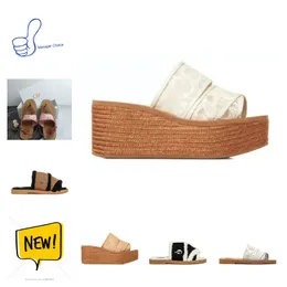 Luksusowe najwyższej jakości sandały kobiet płaskie muły kapcie designerskie słynne slajdy damskie Summer Black White Beige Pink Sandels Lidies Office Platforme Sandales