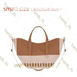 2024 New 5A Designer Bag Crossbody Cowide Bag Bag Polen Bag Cyme Cyme Half Moon Bag Polenee Bag Nano Numer Nine de grande capacidade Bolsa de bolinhos com caixa 850