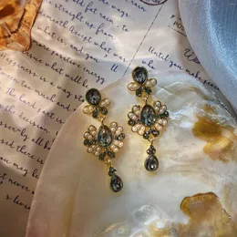Dingle örhängen franska domstolen retro elegant temperament crystal barock kvinnligt öronklipp "ungerska vals"