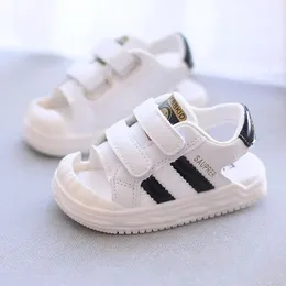 2024 Summer Children Sandals For Boys Mesh Breathable Girls Shoes Hollowout Nonslip Beach Sandals Fashion Kids Sneakers 240429