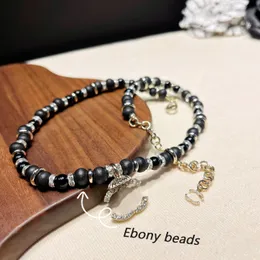 Masowe podwójne litera Diamentowy wisiorek Ebony koraliki Naszyjnik Charm Projektant Women Choker Party Wedding Marka Pearl Naszyjnik 18K Złota Pleatowana biżuteria B609