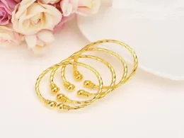 Bangle 4pcs Dubai Gold Stamp Baby Mała dziecięca bransoletka dla dzieci afrykańskie dzieci Bairn Biżuteria Arabska urocza prezent14824969