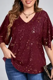 Flycurvy Plus 사이즈 크리스마스 Burgundy Sparkly Bronzing Print V Neck Blouse 240426