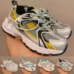 2024 New Fashion 530 Kinder Boot Running Shoes Trainer Schwarz weiß Silber Metallic Elfenbein Blue Moonbeam Meersalz Kids Plattform 530 Designer Athletic Childrens