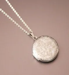 Nya snidade blommor Designs Round Po Frame Pendant Halsband Rostfritt stål Charms Locket Halsband Kvinnor MÄNDE MEMORIAL JE6494961