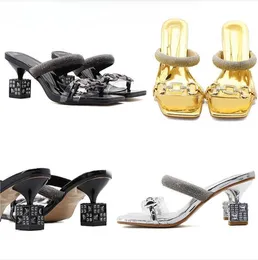 2024 Nuovi tacchi alti sottili strass trasparenti strass esterni indossando sandali da donna con tacchi di grandi dimensioni scarpe da sposa da 8 cm tacchi