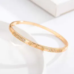 Povos Primeira Escolha para sair da pulseira essencial 925 Pulseira de charme embutida de prata para mulheres Moda de luxo leve com o carrinho comum e a pulseira da família C