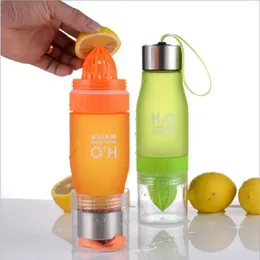 Bottiglia per infusione di frutta portatile da 650 ml per bottiglia d'acqua sportiva in acqua di pomodoro per perdite in campeggio bottiglia di bevanda al limone 240428