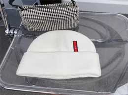 디자이너 TEC Rec Nylon Bean for 남자 여자 겨울 모자 리브 니트 라텍스 로고 고품질 야구 모자 두개골 모자 2146572