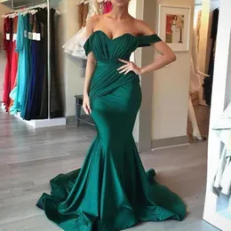 2020 Emerald Green Bridesmaid Dresses With Ruffles Mermaid Off Axel billig bröllop Gust Dress Junior Maid of Honor Gowns 260Z