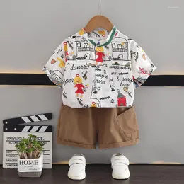 Set di abbigliamento set di abiti da bambino per bambini 2024 vestiti per bambini estivi da 1 a 2 anni lettere graffiti per leva camicie e pantaloncini per bambini