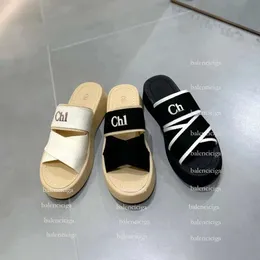 Luxurys Designer Slide Womens Sandal Slifors Fashion Summer Beach Mila Mule 2024 Nuovo stile piscina piscina cucine da uomo piattaforma piatta