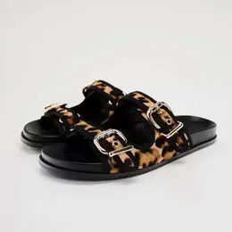 Traf Leopard Print Flatfrom Slippers Women Round Head Open Toe Flat Slipper Metal Backle Strap Sandals Shoes for Woman240426