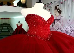 2020 Lindo vestido de esfera vermelha escura e vestidos quinceanera Cristais de luxo barato Tulle vestidos de 15 anos Borgonha princesa swee9960562