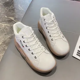 2024 Autumn New High Bang grossa Sole pão de moda Little White Shoes Casual Versátil Sapatos femininos Gai