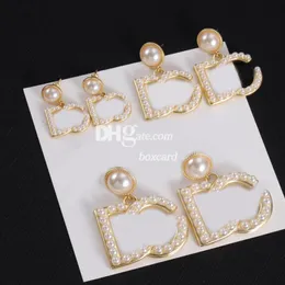 Neue Perlenohrringe Ohrstollen für Lady Gold Letter Drop Ohrringe funkelnde Dangler mit Box Weihnachtsgeschenk