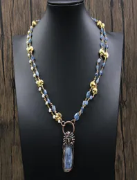 Guaiguai Jewelry 2 가닥 배양 된 흰색 진주 블루 kyanite 체인 명세서 목걸이 거친 생기 나이트 펜던트 22kquot for Lady 2369834