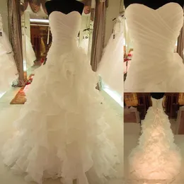 2022 Custom Made trägerlose Plissee -Hochzeitskleider mit Cascading Rüschen plus Größe müde Zug Brautpartykleider Robe de Mariee 220m