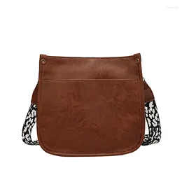 Kvällspåsar 2024 Högkvalitativ vegan läder handväska axel leopard gitarr rem handväska lyx crossbody väska kvinnor