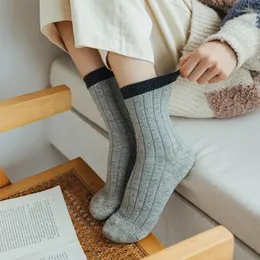 Women Socken Kaschmirwolle Herbst Winter Dick warmes lässiges harajuku japanischer Mode gestreiftes Mädchen thermisch lang
