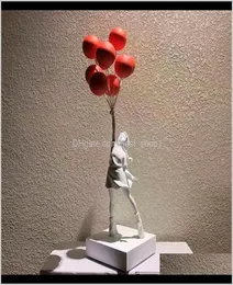 Arti e mestieri statue di palloncini di lussuoso palloncino banksy volanti palloncini girl sculpture resin artigianato decorazione per la casa regalo di Natale 57c8395908