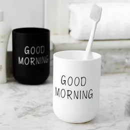 カップソーサー1pcs旅行おはようございますマウスウォッシュカッププラスチック製歯ブラシのバスルームアクセサリーをブラッシングする