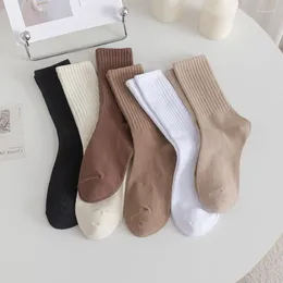 Frauen Socken 6 Paare von 2024 Herbst Japaner fester Sportwind Harajuku College Style Mid-Calf Cotton Women's Set