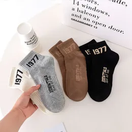 Herrensocken 22SSFOG Trendy Socken Herren und Frauen mitten in der Mitte der Länge Frühling/Sommer dünne Pure Cotton FG1977 Rich und Noble Sports Low Top Short Socken DBXA