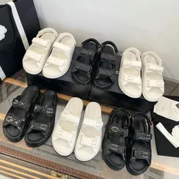 Luxurys Slingbacks Sandal Düz Topuklu Deri Pompalar Ayakkabı Soafers kadın ayak bileği kayış parti ayakkabıları kanal tıknaz yüksek topuklular yay tüvit tasarımcı ayakkabılar
