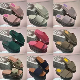 2024 Sandálias de designers lâminas de borracha sandálias femininas masculas chinelas lisadas listras listradas de sandália de luxo ao ar livre piscina sandálias marrons size35-45