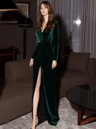 Mörkgrön sjöjungfru Slit Evening Dress Long Elegant Velor Prom Dress V Necklinje Party klänningar Vintage Formell klänning Abiye Gece Elbise6652382