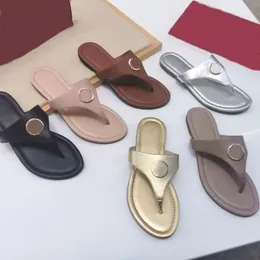 2024 Sheepskin Flip-Flops Summer Darmowa wysyłka Projektant Slajdów Buty Kąpźnie Panie Sexy Sandals Projektanci Kapcie na plaży Słynne klasyczne płaskie pięta Rozmiar 35-42